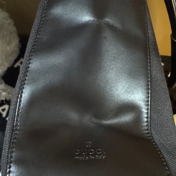 Authentic Gucci Shoulder Black Women's Bag With One Small Spot On Back - Picture 13 of 15